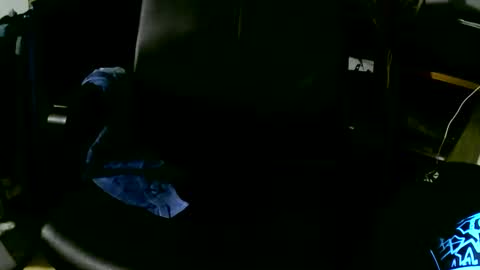 Snapshot of coyote017 chatting on October 18, 6:19 pm coyote017 online show from October 18, 6:19 pm