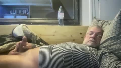 crapaud75018 online show from December 19, 7:15 am