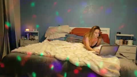 CraveUsXo online show from February 16, 4:08 am