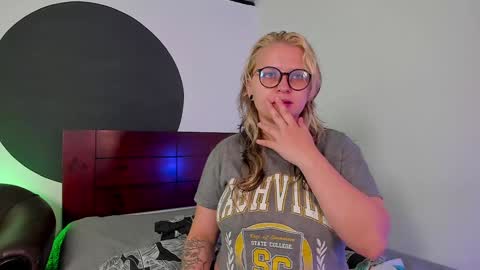 Snapshot of crazy_cakes_ chatting on December 20, 1:33 pm Lexie  Rose  online show from December 20, 1:33 pm