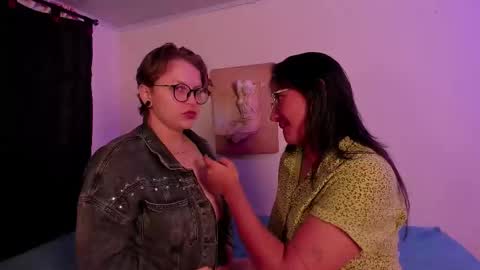 Snapshot of crazy_cakes_ chatting on December 1, 3:44 am Lexie Rose online show from December 1, 3:44 am