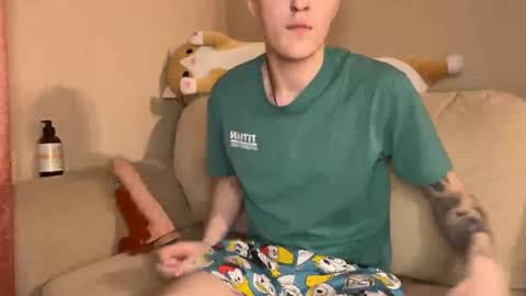 Snapshot of crazybottom99 chatting on January 5, 5:51 pm Alex online show from January 5, 5:51 pm