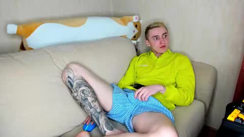 Snapshot of crazybottom99 chatting on February 26, 5:07 pm Alex online show from February 26, 5:07 pm