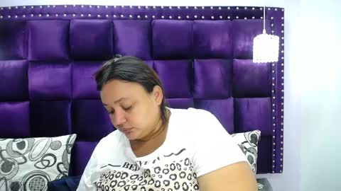 Snapshot of crazyonme chatting on March 1, 12:23 pm diosalinda online show from March 1, 12:23 pm