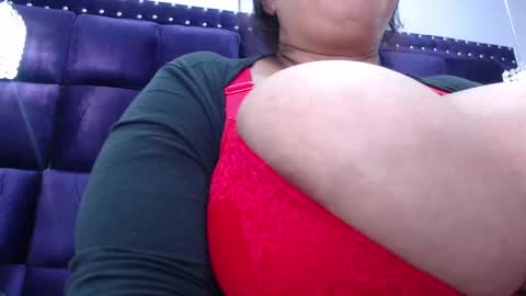 Snapshot of crazyonme chatting on September 19, 8:53 pm diosalinda online show from September 19, 8:53 pm