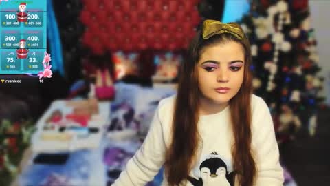 Snapshot of crazzy_pussy chatting on December 22, 3:31 pm Ana online show from December 22, 3:31 pm