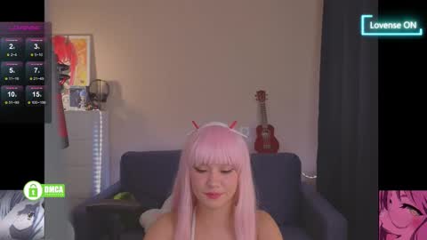 Snapshot of creammeow chatting on October 15, 3:39 am Alina online show from October 15, 3:39 am