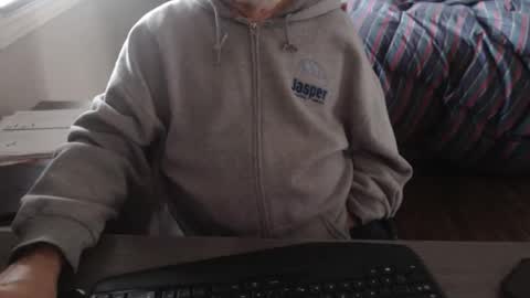 Creamormilk online show from September 18, 12:40 pm