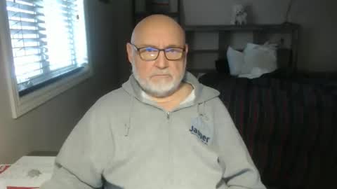 Creamormilk online show from December 17, 1:17 pm