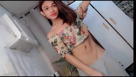 Snapshot of creamy_delilah chatting on October 26, 10:21 am Delilah online show from October 26, 10:21 am