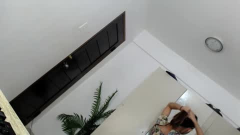 Snapshot of creamy_delilah chatting on November 23, 4:18 pm Delilah online show from November 23, 4:18 pm