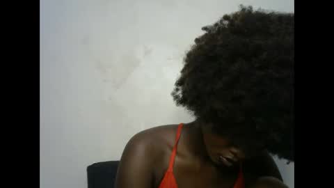 Snapshot of creamybabee chatting on March 2, 12:01 pm queen online show from March 2, 12:01 pm