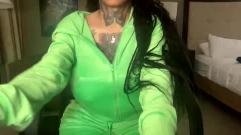 Snapshot of creamyexotica chatting on December 28, 10:14 am CreamyExotica online show from December 28, 10:14 am