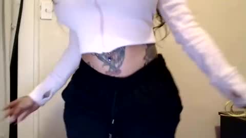 Snapshot of creamyexotica chatting on February 3, 4:04 am CreamyExotica online show from February 3, 4:04 am