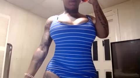 Snapshot of creamyexotica chatting on September 15, 5:57 pm CreamyExotica online show from September 15, 5:57 pm