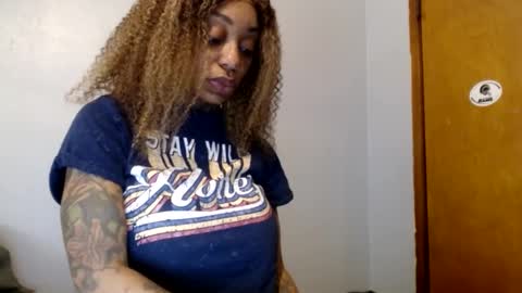 Snapshot of creamyexotica chatting on December 17, 5:30 pm CreamyExotica online show from December 17, 5:30 pm