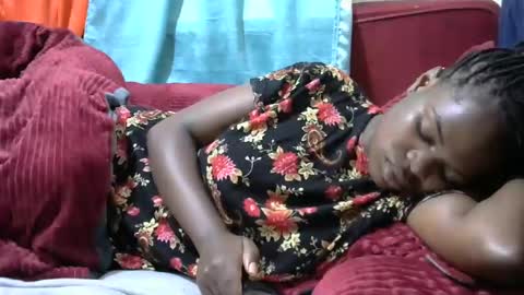 Snapshot of creamymomma chatting on December 31, 3:34 am verah online show from December 31, 3:34 am