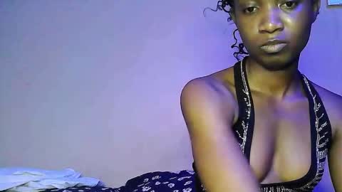 Snapshot of creamyxsugar chatting on December 3, 7:49 am creamyxsugar online show from December 3, 7:49 am