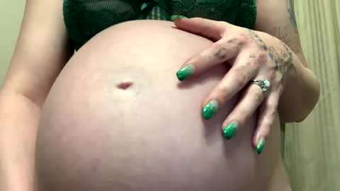 Breed me daddy  online show from February 18, 6:26 pm