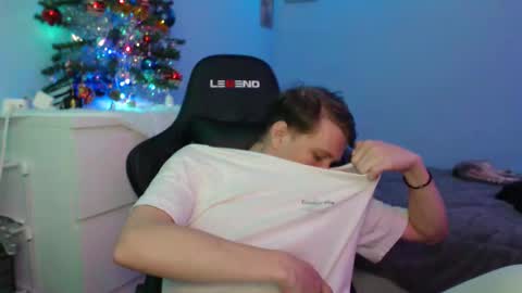 Snapshot of creedsweetie chatting on December 20, 4:58 pm CAT online show from December 20, 4:58 pm