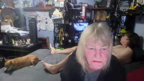 Snapshot of cricket_black chatting on October 25, 4:35 pm Cricket - also Featuring Black online show from October 25, 4:35 pm