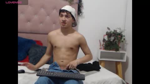 Snapshot of criissfer chatting on March 2, 6:26 pm criissfer online show from March 2, 6:26 pm