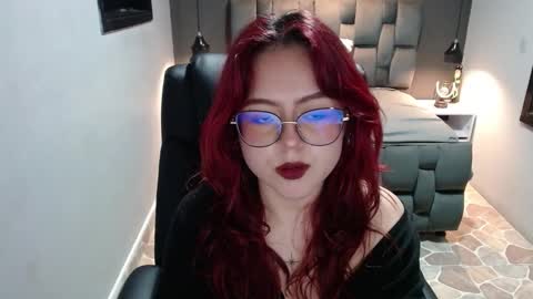 Snapshot of crimson_tati chatting on December 7, 8:11 am Tatiana online show from December 7, 8:11 am