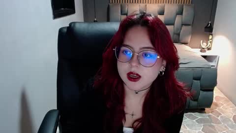 Snapshot of crimson_tati chatting on December 11, 6:14 am Tatiana online show from December 11, 6:14 am