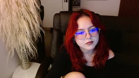 Snapshot of crimson_tati chatting on December 13, 4:33 am Tatiana online show from December 13, 4:33 am