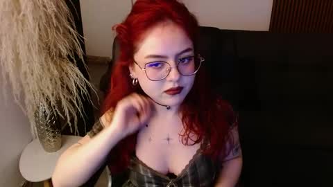 Snapshot of crimson_tati chatting on December 29, 9:17 am Tatiana online show from December 29, 9:17 am