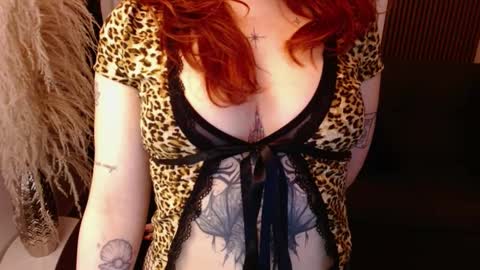 Snapshot of crimson_tati chatting on January 16, 7:28 am Tatiana online show from January 16, 7:28 am