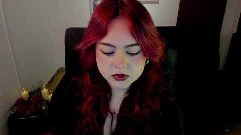 Snapshot of crimson_tati chatting on October 15, 4:12 am Tatiana online show from October 15, 4:12 am