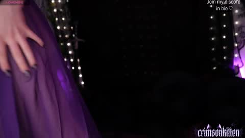 Snapshot of crimsonkitten chatting on October 14, 4:35 am Crimson Kitten online show from October 14, 4:35 am