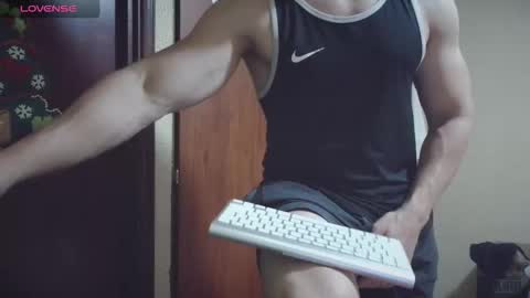 Snapshot of cris2428 chatting on November 15, 2:31 am cris2428 online show from November 15, 2:31 am