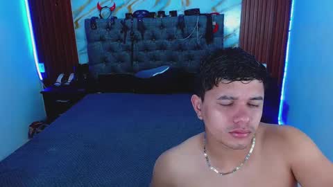 CRISANDMERY online show from February 20, 5:37 am