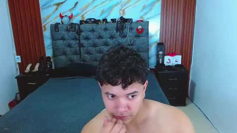 CRISANDMERY online show from March 11, 5:02 am