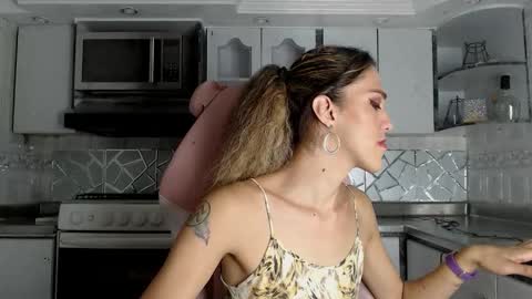 Cristina Onazis online show from March 11, 6:25 pm