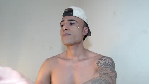 Snapshot of criss_salas chatting on December 4, 8:23 am Cristian online show from December 4, 8:23 am