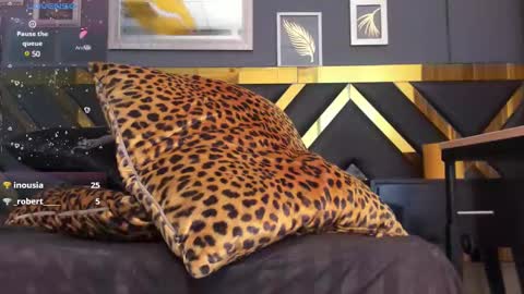 Snapshot of crissh_1 chatting on March 7, 1:42 am crissh 1 online show from March 7, 1:42 am