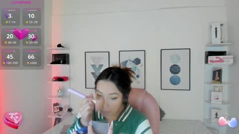 Snapshot of cristal__hot_1 chatting on February 2, 4:05 am Cristal online show from February 2, 4:05 am