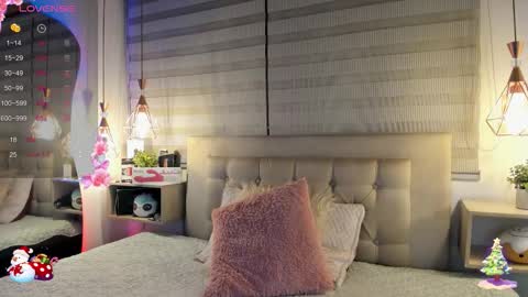 Snapshot of cristal__hot_1 chatting on December 16, 4:39 am Cristal online show from December 16, 4:39 am