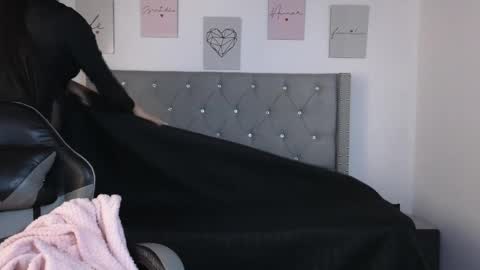  Alejandra from Wednesday to Saturday from 1000 pm to 400 am Colombian hour online show from April 1, 2:56 am