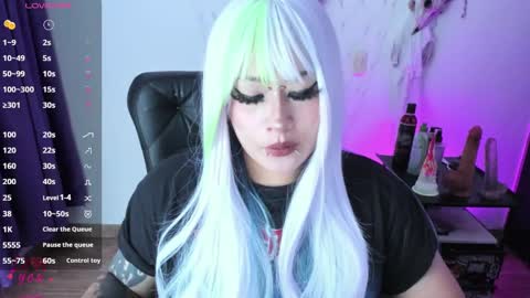 Snapshot of cristal_kosh chatting on March 4, 11:08 am Cris online show from March 4, 11:08 am