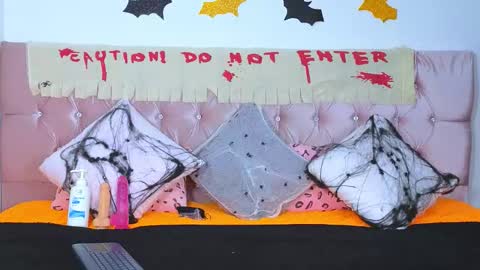 Snapshot of cristal_moon01 chatting on October 13, 7:47 pm cristal_moon01 online show from October 13, 7:47 pm