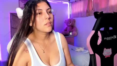 Snapshot of cristal_smith20 chatting on May 4, 2:13 pm cristal_smith20 online show from May 4, 2:13 pm
