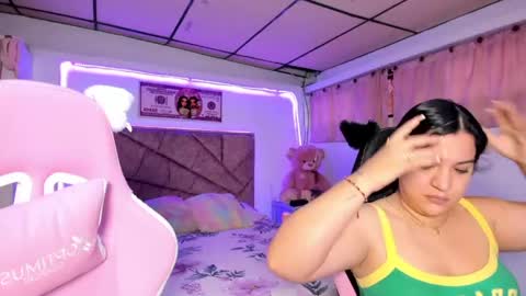 Snapshot of cristal_smith20 chatting on May 23, 12:20 pm cristal_smith20 online show from May 23, 12:20 pm
