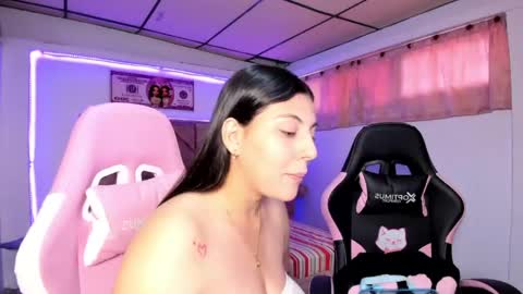 Snapshot of cristal_smith20 chatting on June 1, 4:20 pm cristal_smith20 online show from June 1, 4:20 pm