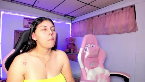 Snapshot of cristal_smith20 chatting on June 4, 11:49 am cristal_smith20 online show from June 4, 11:49 am