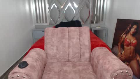 Snapshot of cristalbeautiful1 chatting on December 14, 10:07 pm Natalie online show from December 14, 10:07 pm