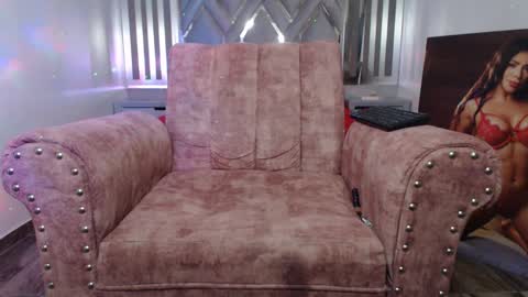 Snapshot of cristalbeautiful1 chatting on December 29, 12:41 am Natalie online show from December 29, 12:41 am